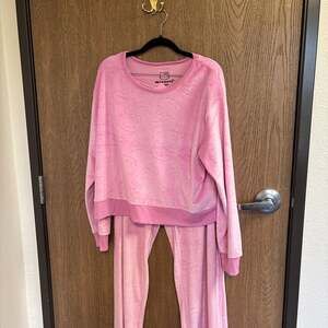 Sanrio Hello Kitty Women's 2-Piece Pink  Pajama Set